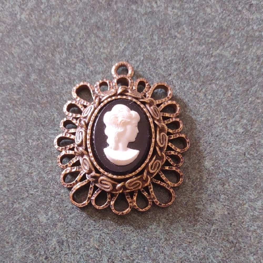 Elegant Black and White Cameo Pendant